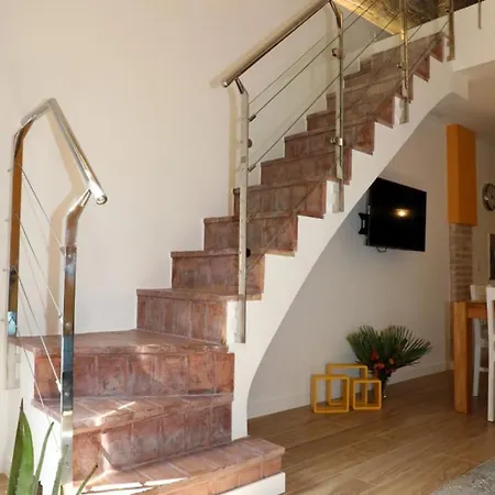 Living With Style In The Cabanyal Apartment